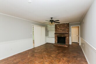 975 Briarwood Dr in Jackson, MS - Foto de edificio - Building Photo