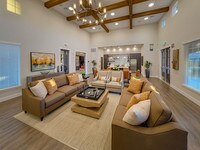 Building Photo - The Landing at College Square Apartamentos in Sacramento, California