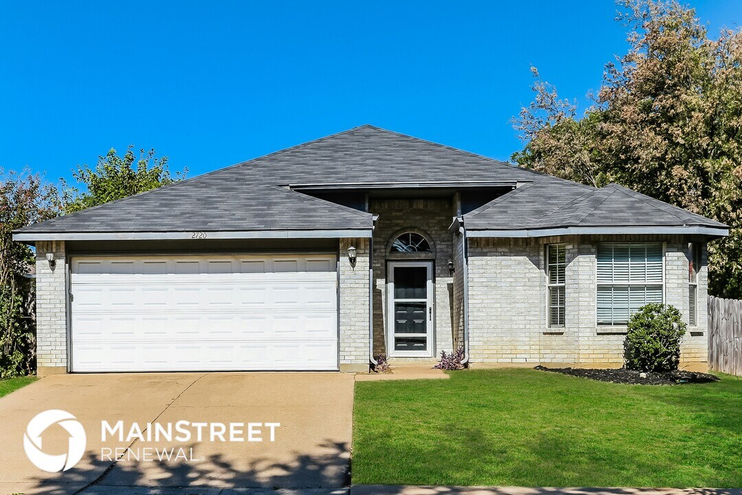 2720 Clovermeadow Dr in Fort Worth, TX - Foto de edificio
