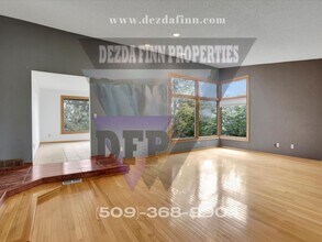 1049 S Primrose Ln in Spokane, WA - Building Photo - Building Photo