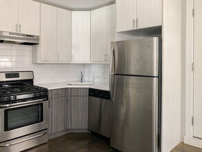 3919 N Janssen Ave, Unit 3915-G in Chicago, IL - Building Photo - Building Photo