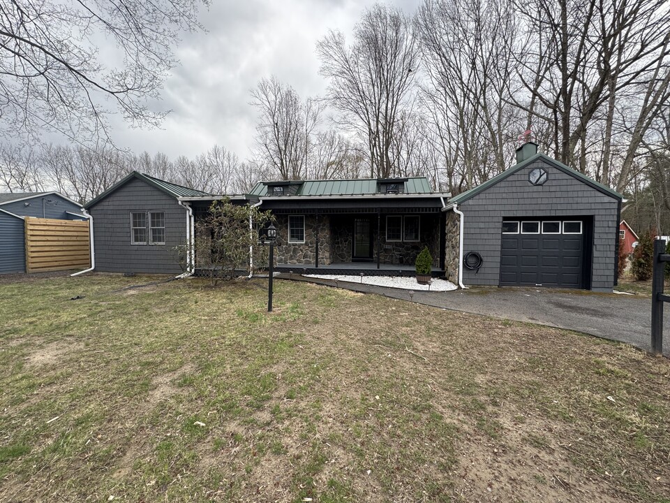 184 Grove St in Tillson, NY - Building Photo