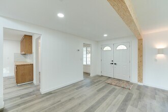 12225 105th Ave NE in Kirkland, WA - Building Photo - Building Photo