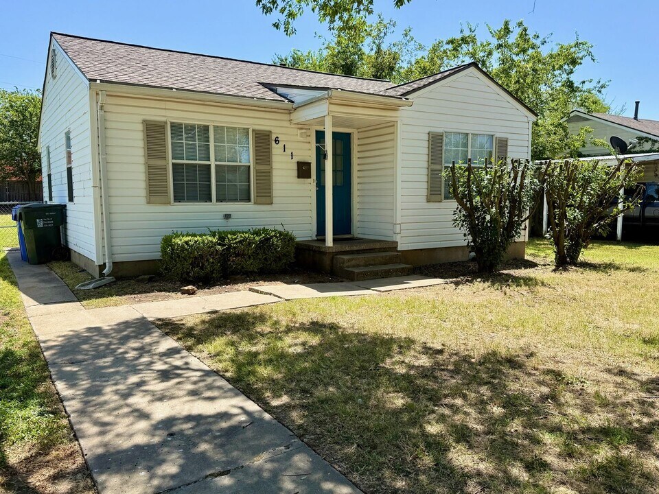 611 Rancho Dr in Norman, OK - Building Photo