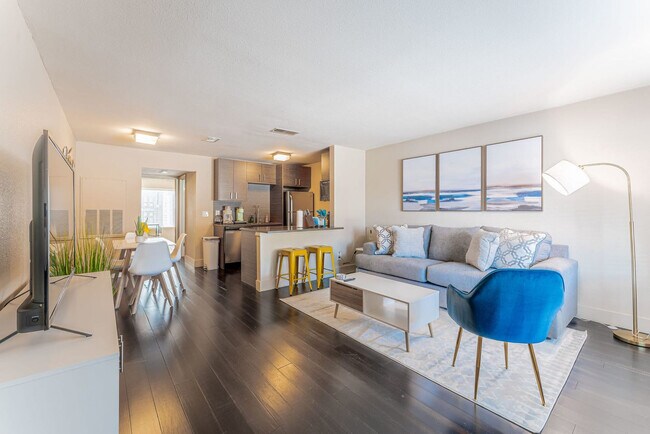 2409 Town Lake Cir in Austin, TX - Building Photo - Building Photo