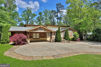 4081 Ashford Dunwoody Rd NE in Atlanta, GA - Building Photo - Building Photo