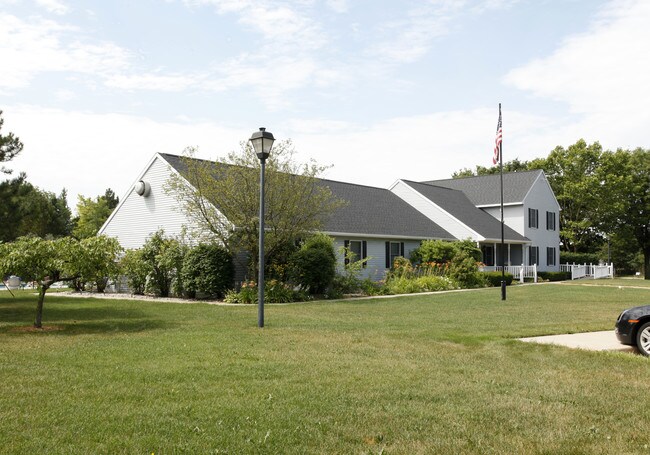 Cadgewith Farms Mobile Home Park in Lansing, MI - Foto de edificio - Building Photo