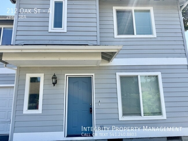 212 Oak St in Rogue River, OR - Building Photo - Building Photo