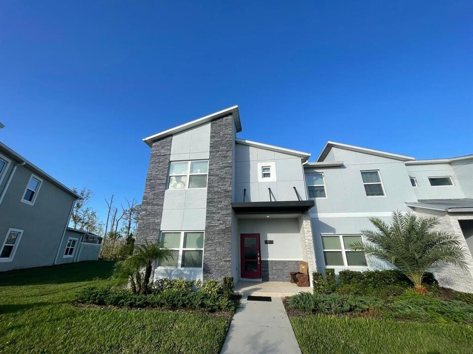 8955 Cabot Cliffs Dr in Davenport, FL - Foto de edificio