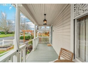 310 N School St in Newberg, OR - Building Photo - Building Photo