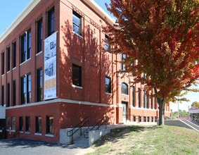 HL29 Modern Flats in St. Joseph, MO - Foto de edificio - Building Photo