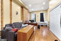 2018 E York St photo'