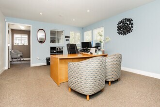 Hillcrest Apartment Homes in Hayward, CA - Foto de edificio - Building Photo