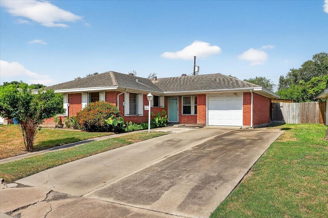 4637 Calvin Dr in Corpus Christi, TX - Building Photo