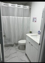 8012 NW 14th Pl in Miami, FL - Building Photo - Building Photo