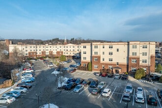 RiverView Apartments in Bristol, CT - Foto de edificio - Primary Photo