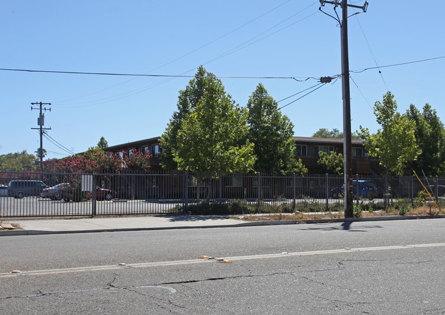 Kentfield Apartments in Stockton, CA - Building Photo - Building Photo