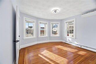 378 Juniper St in East Providence, RI - Building Photo - Building Photo