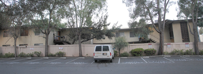 Trinity Arms in Walnut Creek, CA - Foto de edificio - Building Photo