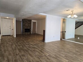 11231 Briar Forest Dr in Houston, TX - Building Photo - Building Photo