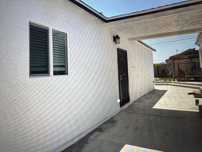 property at 1205 S Broadacres Ave