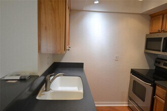 718 Lyndhurst St in Dunedin, FL - Building Photo - Building Photo