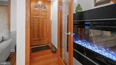 3229 Aramingo Ave in Philadelphia, PA - Building Photo - Building Photo