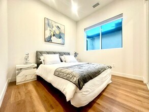 22951 Valerio St in Los Angeles, CA - Building Photo - Building Photo