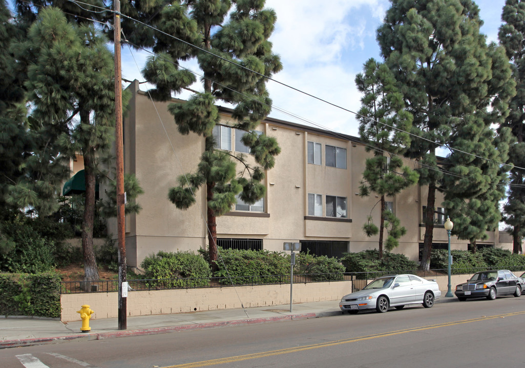 Town Pines in San Diego, CA - Building Photo