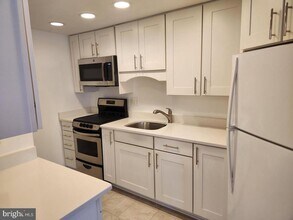 2725 Connecticut Ave NW in Washington, DC - Building Photo - Building Photo