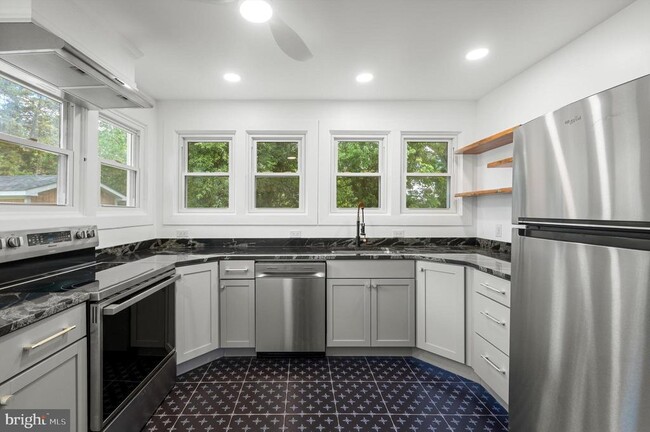 property at 422 W Clifford St