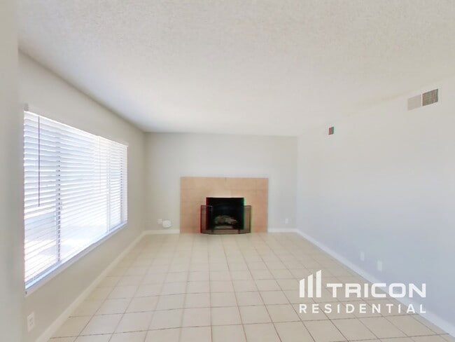 7147 Fenway Ave in Las Vegas, NV - Building Photo - Building Photo