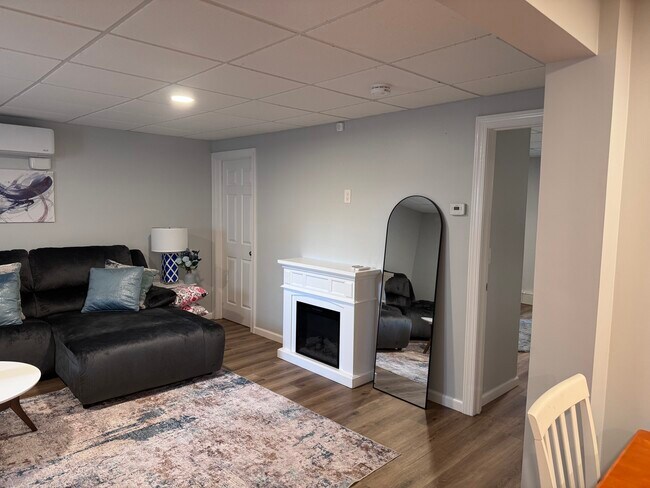 27 Old Orchard Rd, Unit 27A in Calverton, NY - Building Photo - Building Photo