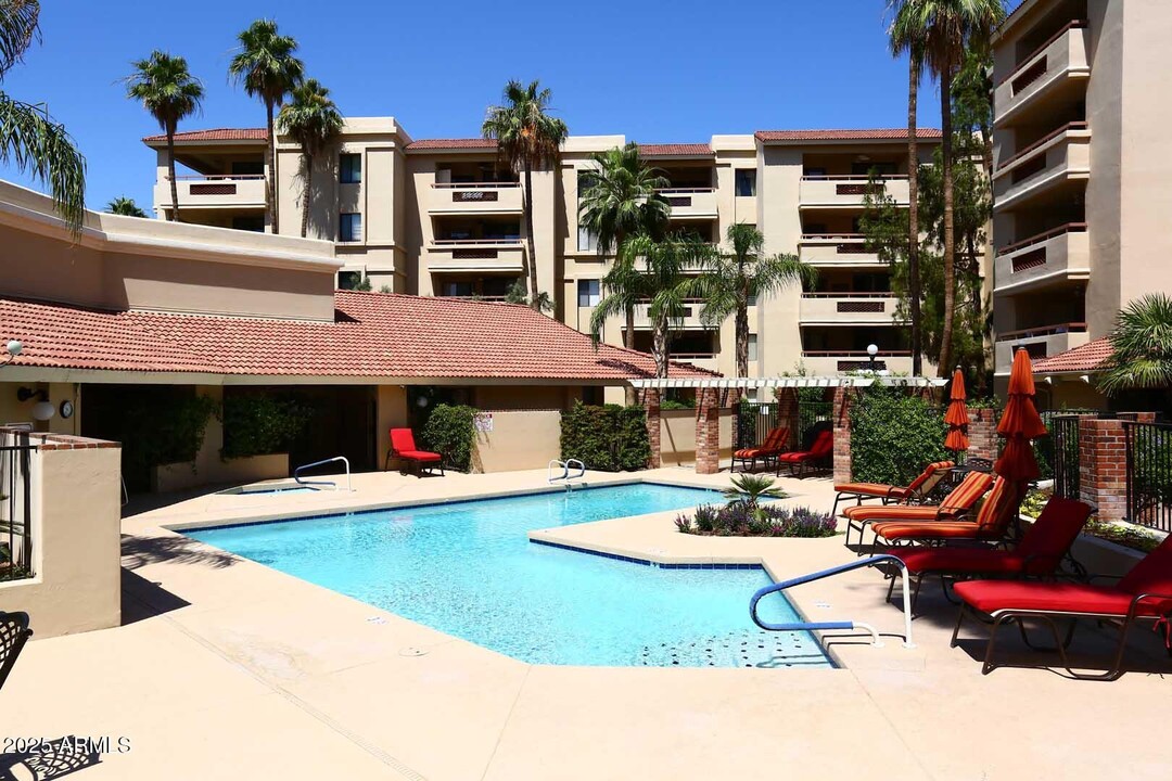 4200 N Miller Rd in Scottsdale, AZ - Building Photo