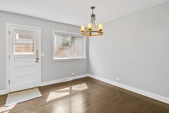 2106 Saint Johns Ave in Highland Park, IL - Building Photo - Building Photo