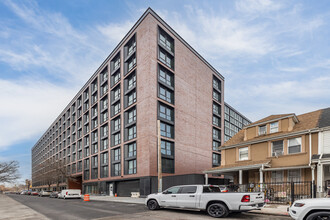Ruby Square in Jamaica, NY - Foto de edificio - Building Photo