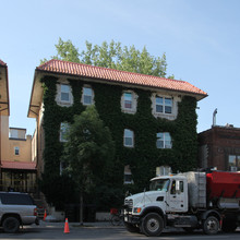 1585 Bloor St W in Toronto, ON - Building Photo - Building Photo