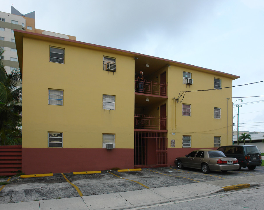 Brickell West Apartments in Miami, FL - Building Photo