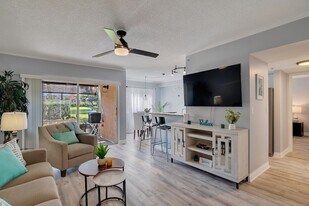 1670 N 42ND Cir, Unit 102 in Vero Beach, FL - Building Photo