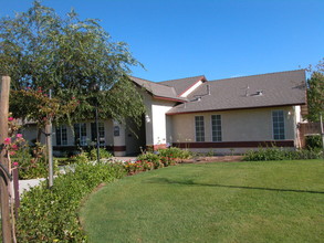 Westberry Square Apartments in Lemoore, CA - Building Photo - Building Photo