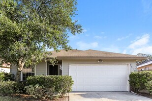 7510 International Village Dr in Jacksonville, FL - Building Photo