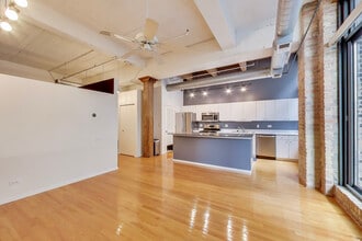 375 W Erie St in Chicago, IL - Building Photo - Building Photo