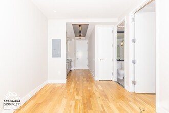 69 Ten Eyck St, Unit 3B in Brooklyn, NY - Building Photo - Building Photo