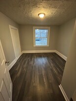 152 Lake St in St Catharines, ON - Building Photo