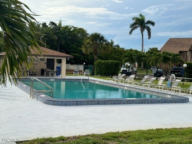 property at 9401 Lennex Ln