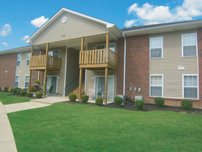 Walnut Grove in Louisville, KY - Building Photo - Building Photo