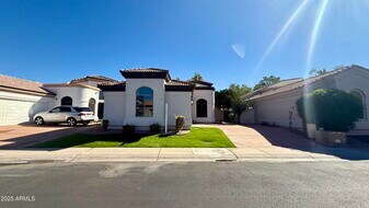 8133 E Cortez Dr in Scottsdale, AZ - Building Photo