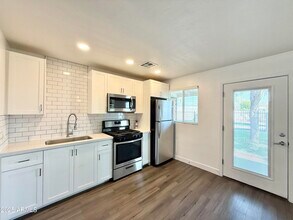 1202 E Kaler Dr in Phoenix, AZ - Foto de edificio - Building Photo