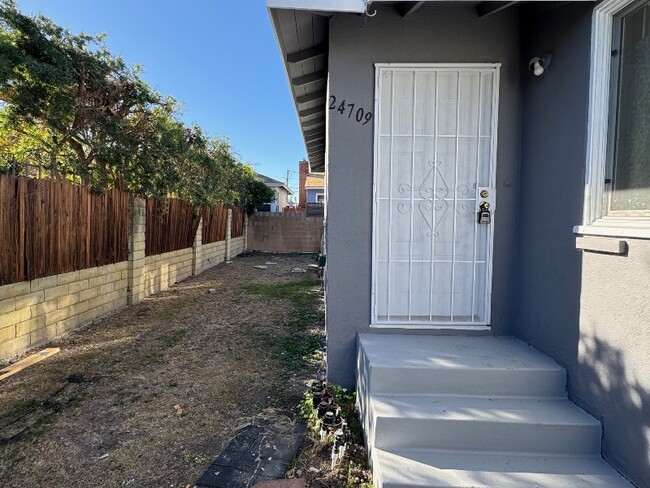 24709 Cypress St, Unit rear in Lomita, CA - Building Photo - Building Photo