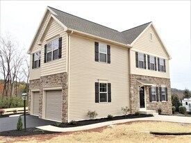 52 Michael Ln, Unit B in Denver, PA - Building Photo